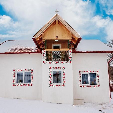 Отель Casuta Cu Flori Vilcele  Экстерьер фото