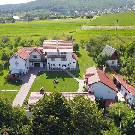 Отель Casuta Cu Flori Vilcele  Экстерьер фото