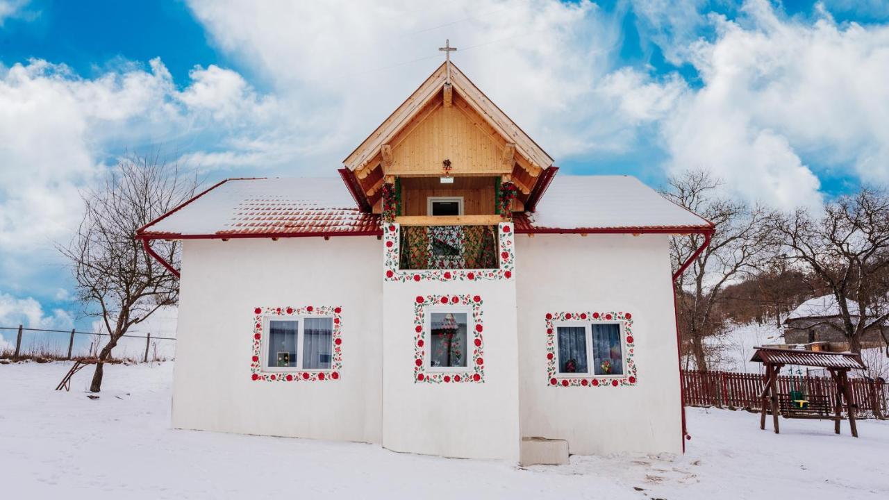 Отель Casuta Cu Flori Vilcele  Экстерьер фото