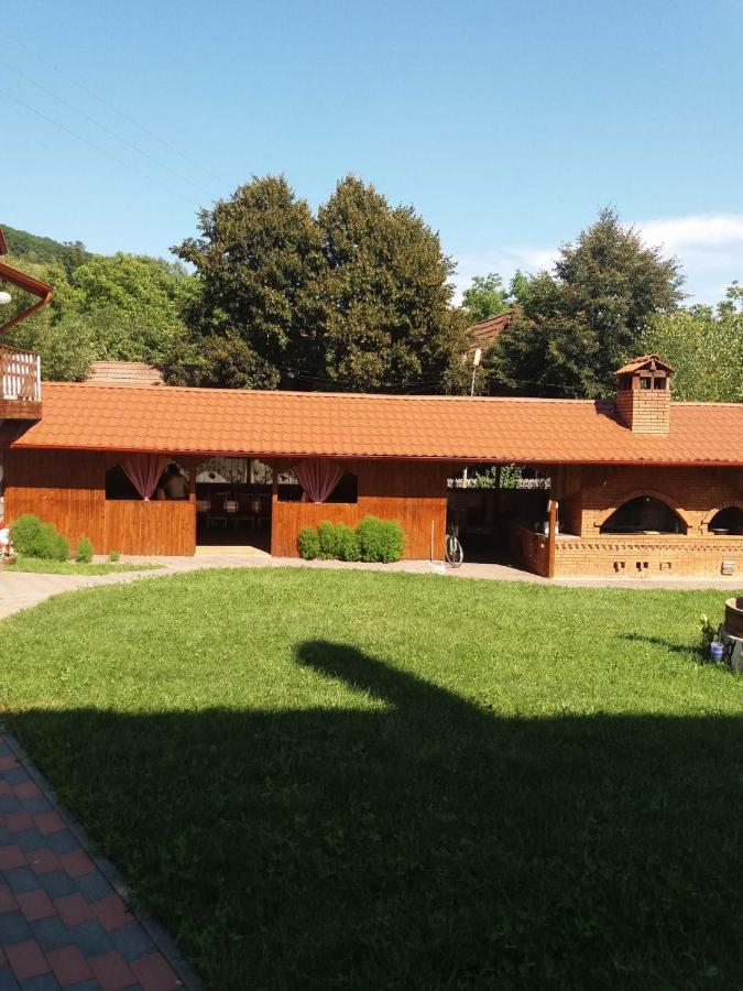 Отель Casuta Cu Flori Vilcele  Экстерьер фото